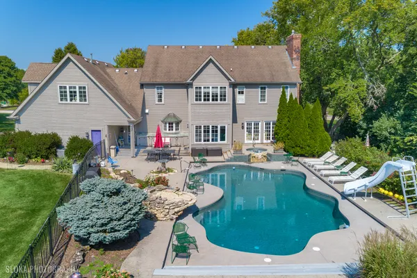 $1,049,000 | 15 Mulberry Drive, Hawthorn Woods, IL 60047