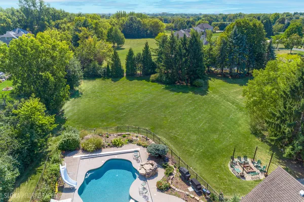 $1,049,000 | 15 Mulberry Drive, Hawthorn Woods, IL 60047
