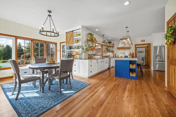 $1,049,000 | 15 Mulberry Drive, Hawthorn Woods, IL 60047