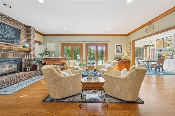 $1,049,000 | 15 Mulberry Drive, Hawthorn Woods, IL 60047
