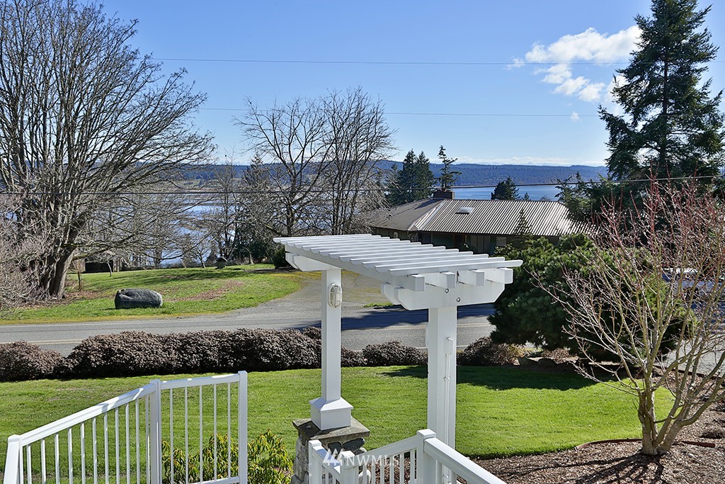 1915 Lancaster Road Freeland, WA 98249 - Photo 2 of 25