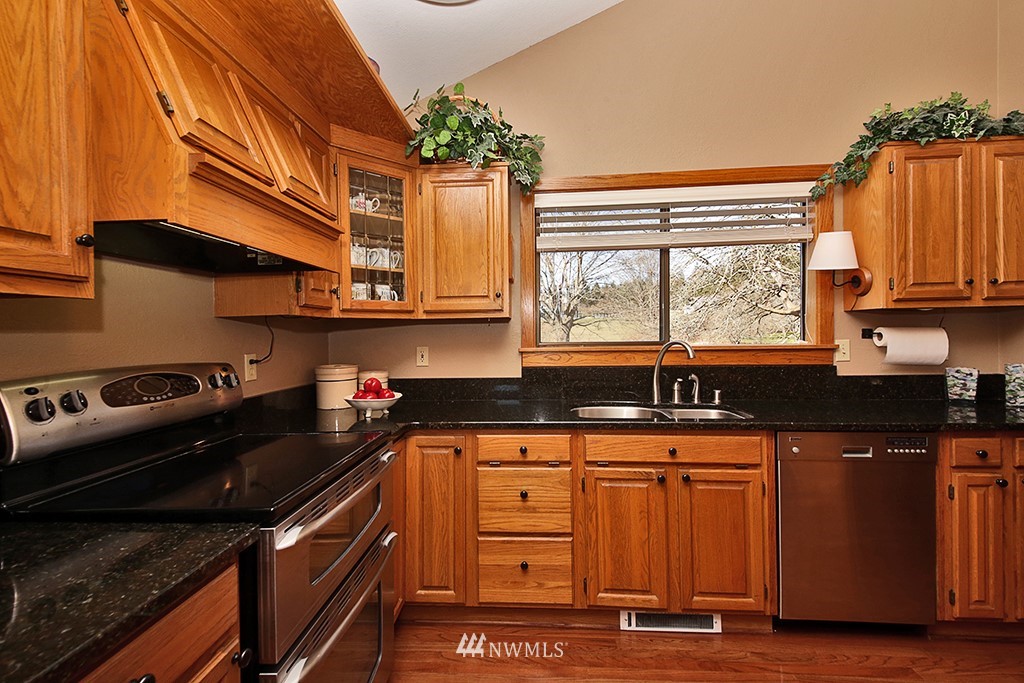 1915 Lancaster Road Freeland, WA 98249 - Photo 9 of 25