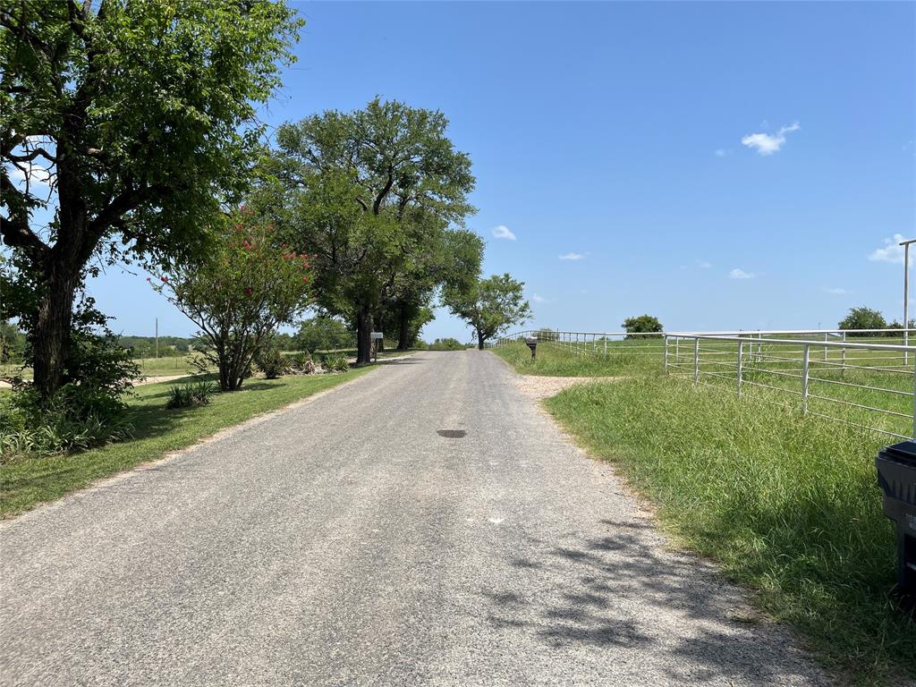 910 Kentucky Town Road Whitewright, TX 75491 - Photo 3 of 22