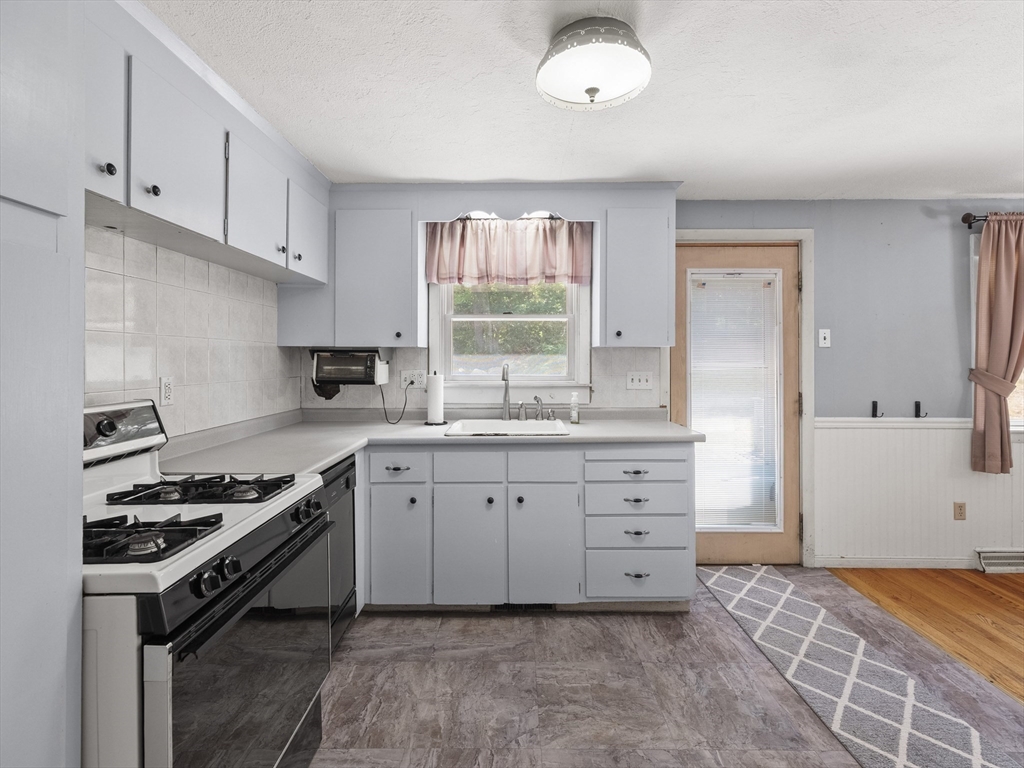 27 Old Jacobs Road Georgetown, MA 01833 - Photo 11 of 32 Gallery Image 11