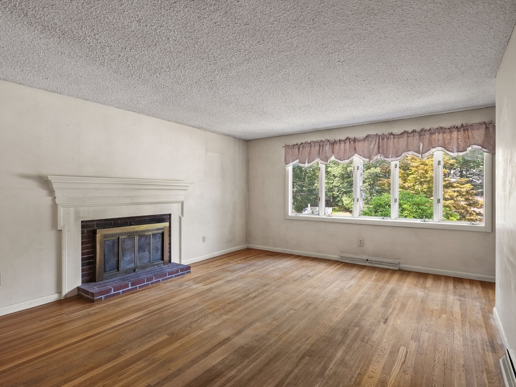 27 Old Jacobs Road Georgetown, MA 01833 - Photo 3 of 32 Gallery Image 3