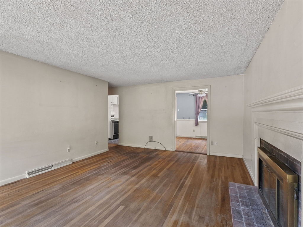 27 Old Jacobs Road Georgetown, MA 01833 - Photo 4 of 32 Gallery Image 4