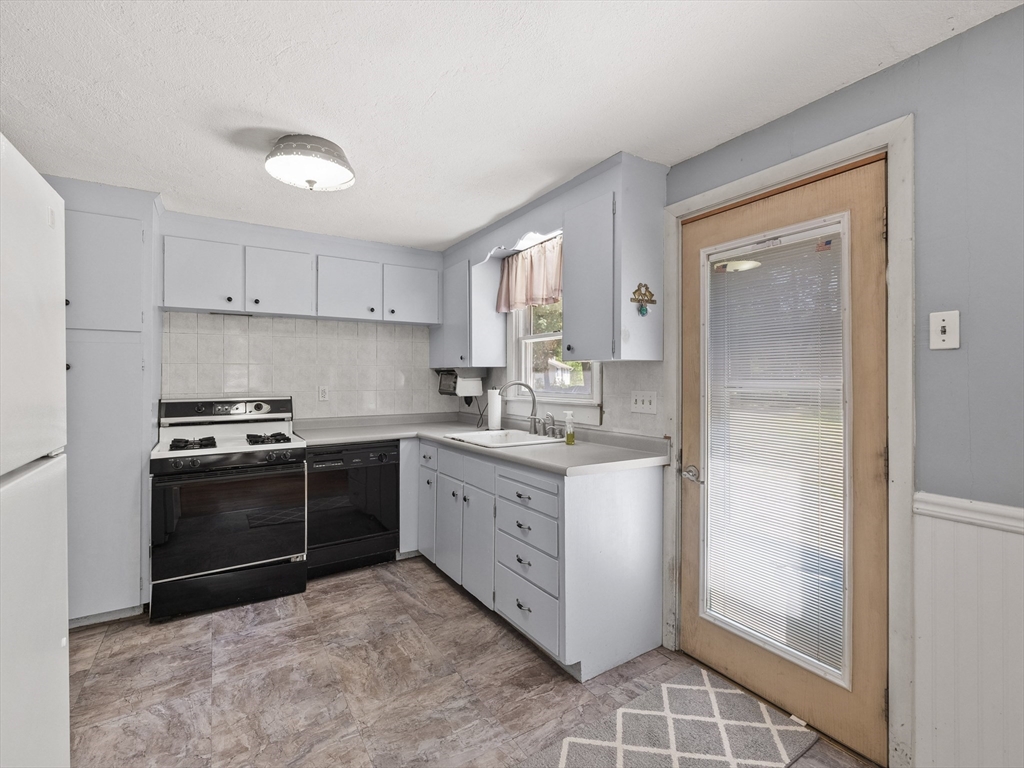 27 Old Jacobs Road Georgetown, MA 01833 - Photo 10 of 32 Gallery Image 10