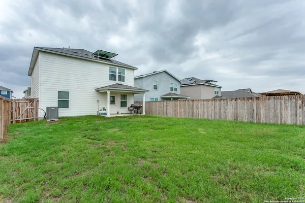 a view of a house with backyard and garden