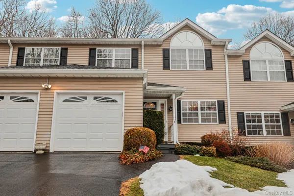 $784,900 | 3 Springwood Lane, Huntington, NY 11743