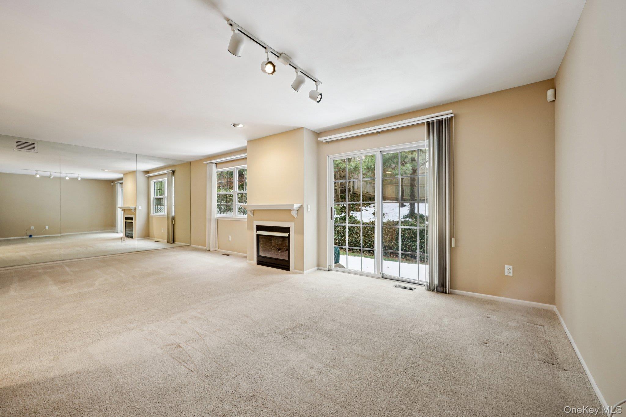 3 Springwood Lane Huntington, NY 11743 - Photo 11 of 40