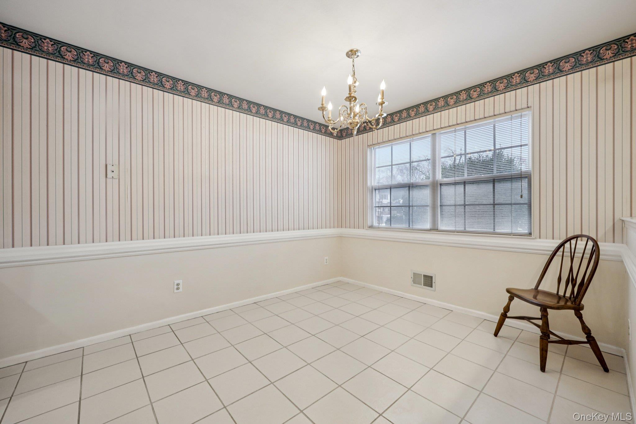 3 Springwood Lane Huntington, NY 11743 - Photo 12 of 40