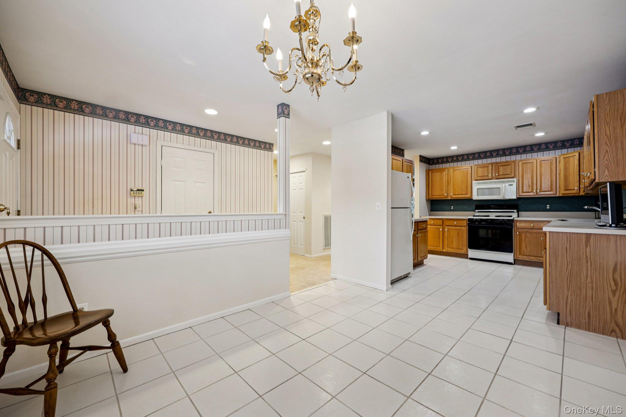 3 Springwood Lane Huntington, NY 11743 - Photo 13 of 40