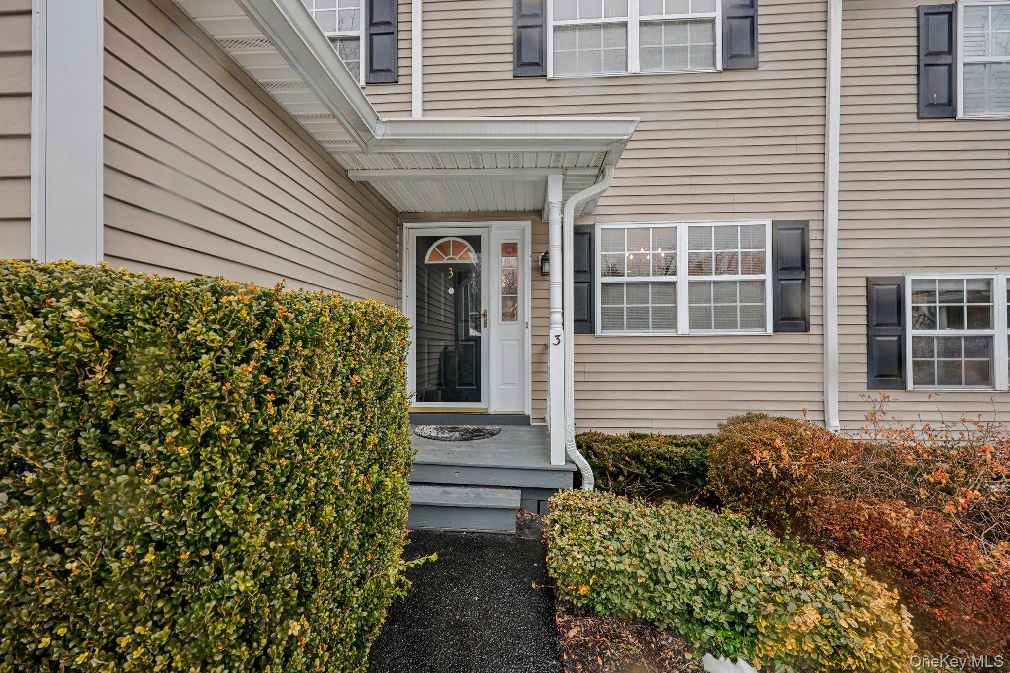 3 Springwood Lane Huntington, NY 11743 - Photo 3 of 40