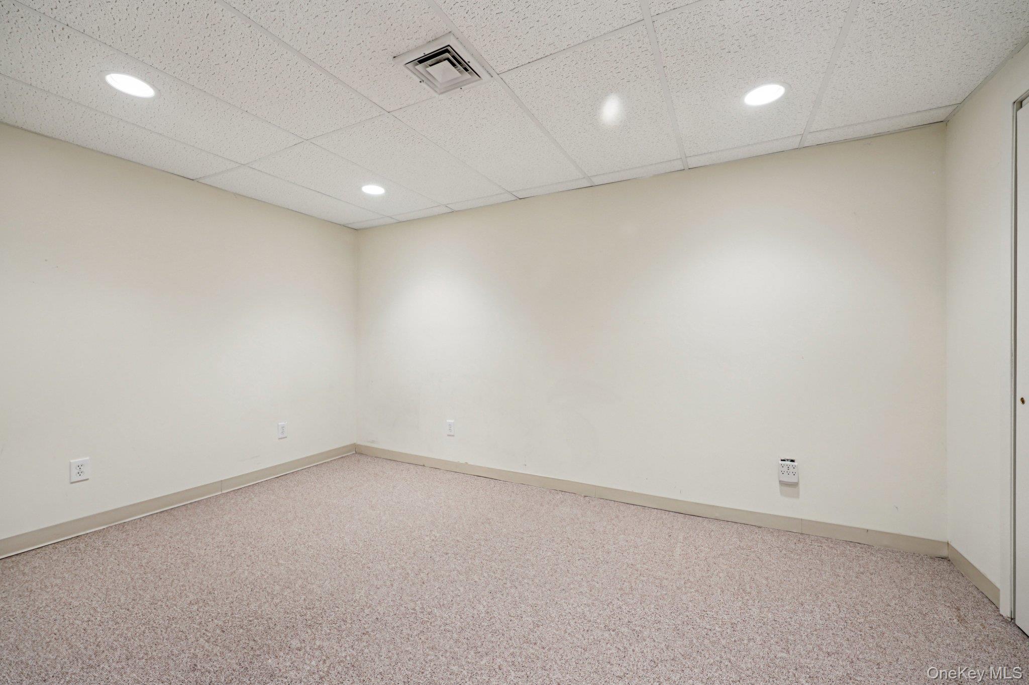 3 Springwood Lane Huntington, NY 11743 - Photo 31 of 40