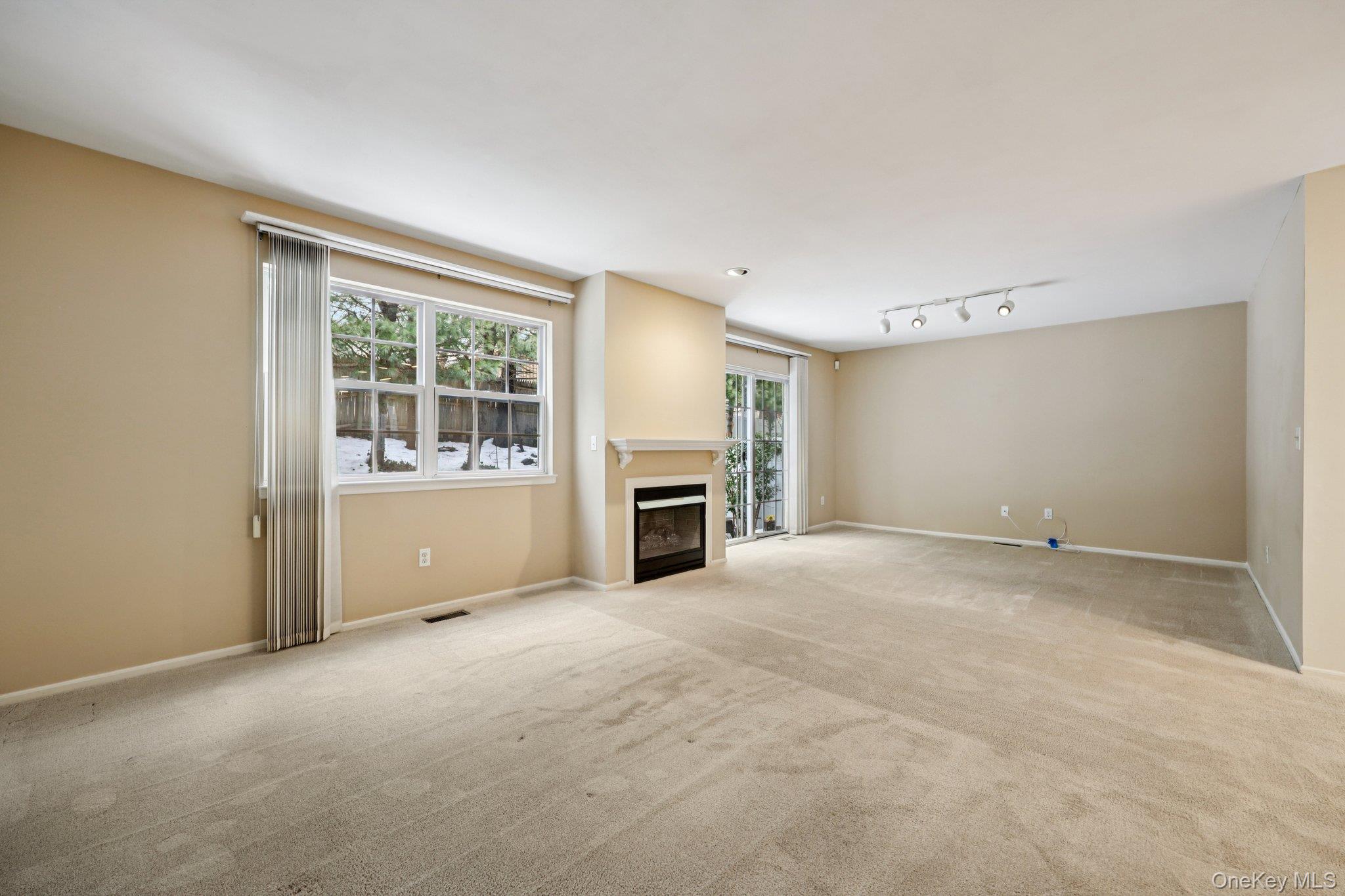 3 Springwood Lane Huntington, NY 11743 - Photo 7 of 40