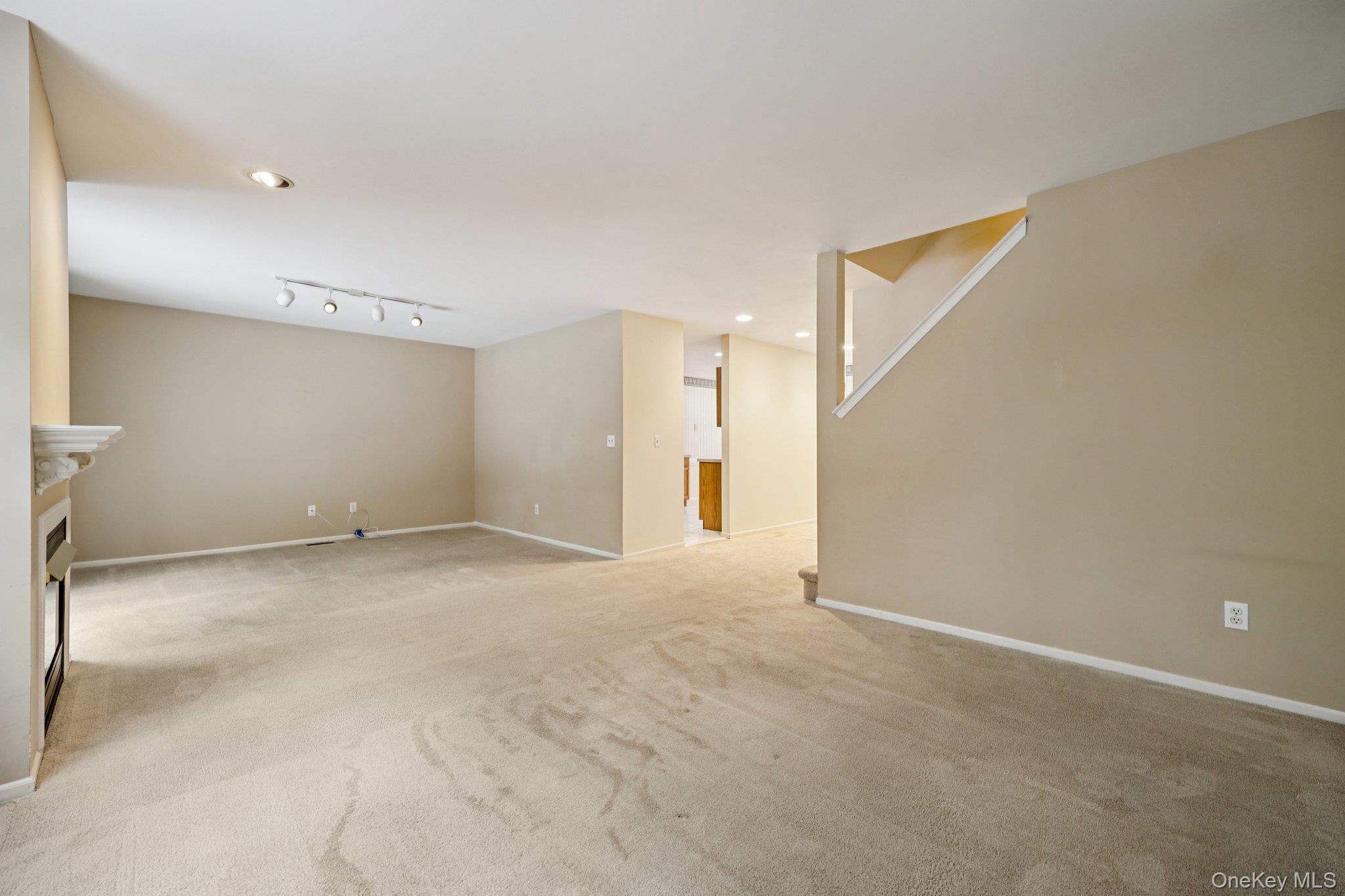 3 Springwood Lane Huntington, NY 11743 - Photo 8 of 40