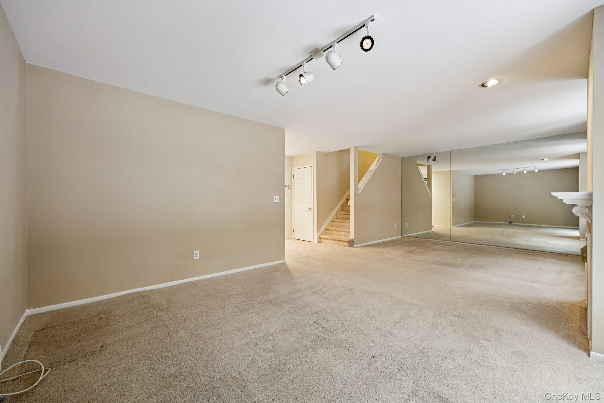 3 Springwood Lane Huntington, NY 11743 - Photo 10 of 40