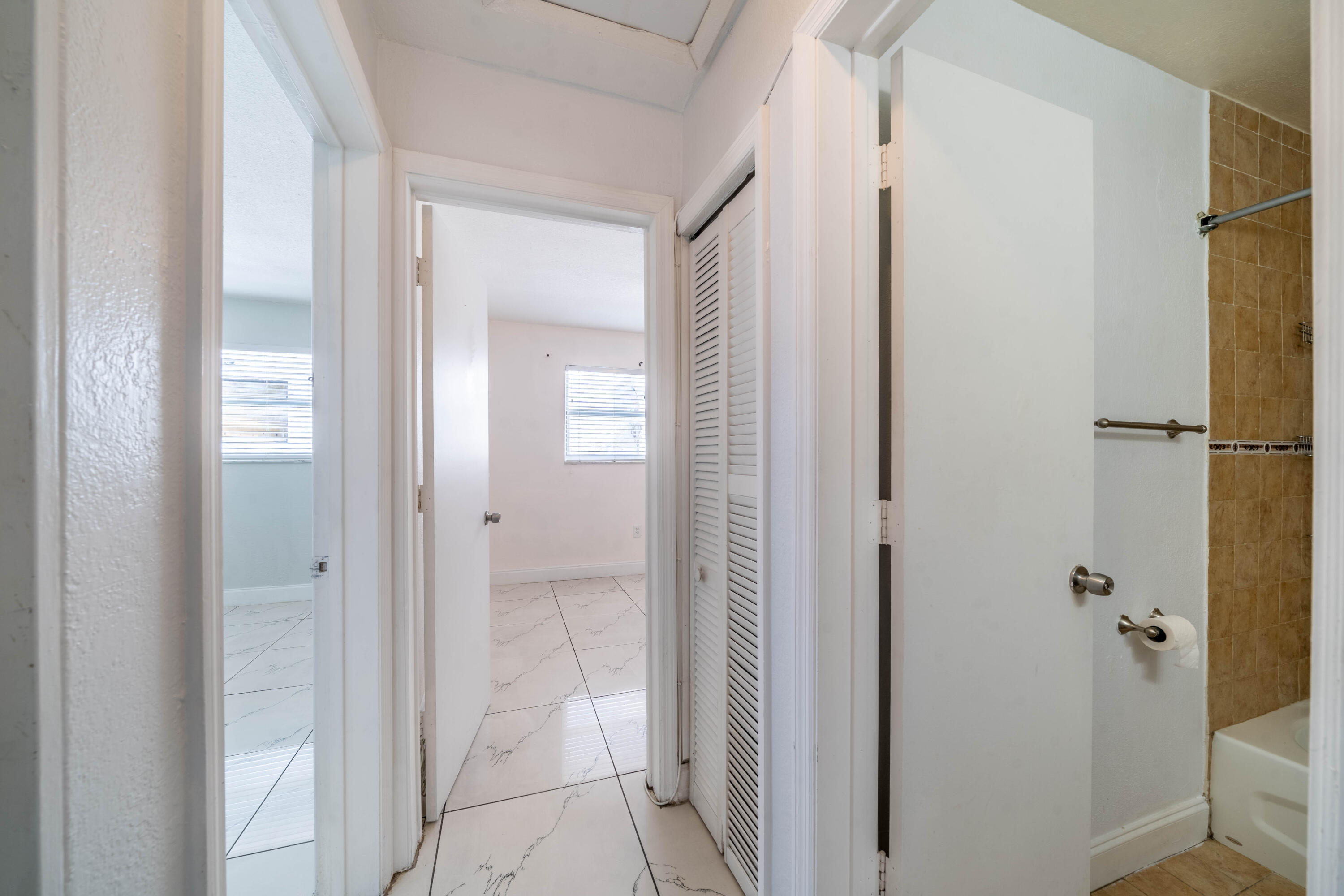 1028 Southwest 2nd Street, Unit 4 Miami, FL 33130 - Photo 12 of 27 11 (1 of 1)