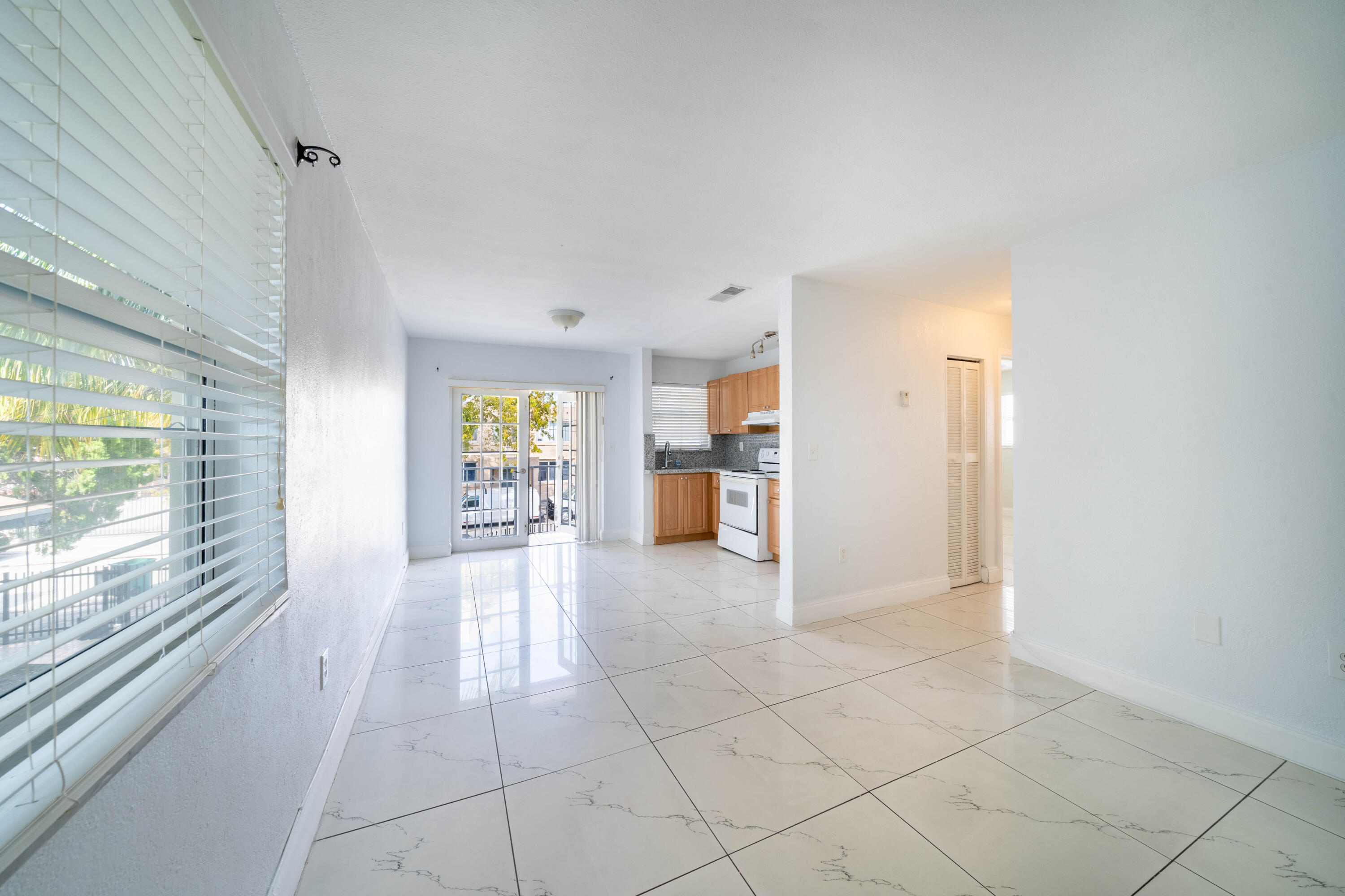 1028 Southwest 2nd Street, Unit 4 Miami, FL 33130 - Photo 3 of 27 2 (1 of 1)