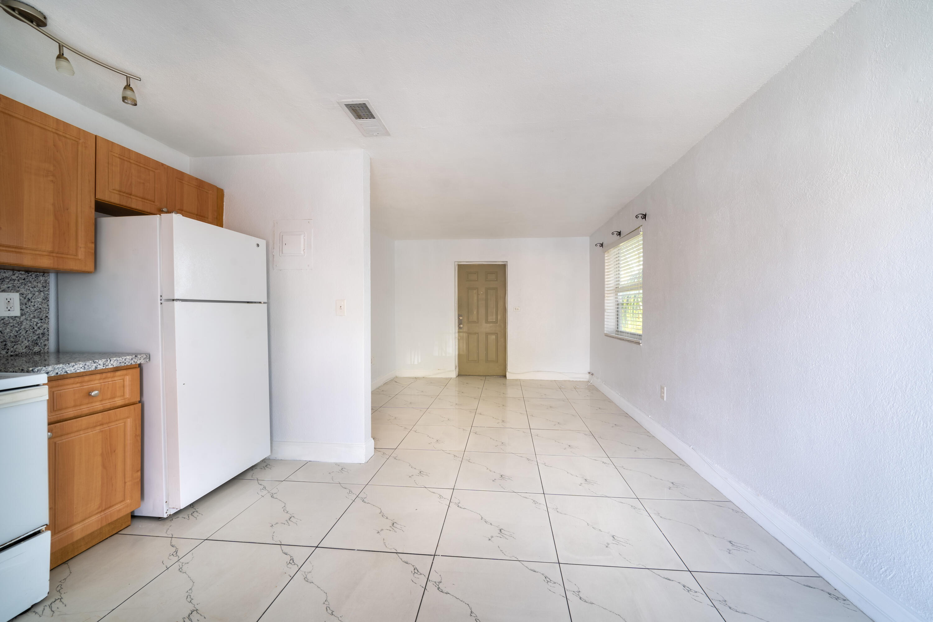 1028 Southwest 2nd Street, Unit 4 Miami, FL 33130 - Photo 6 of 27 5