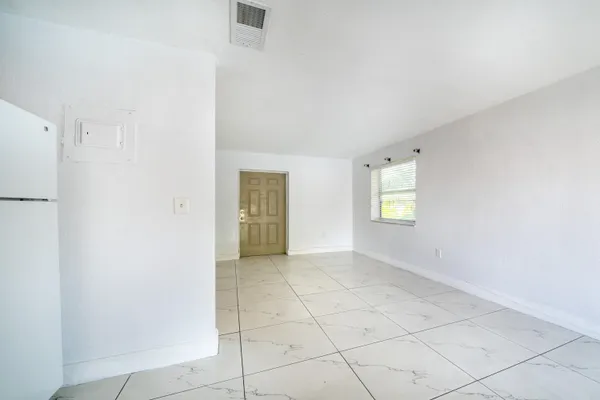 $2,100 | 1028 Southwest 2nd Street, Unit 4, Miami, FL 33130