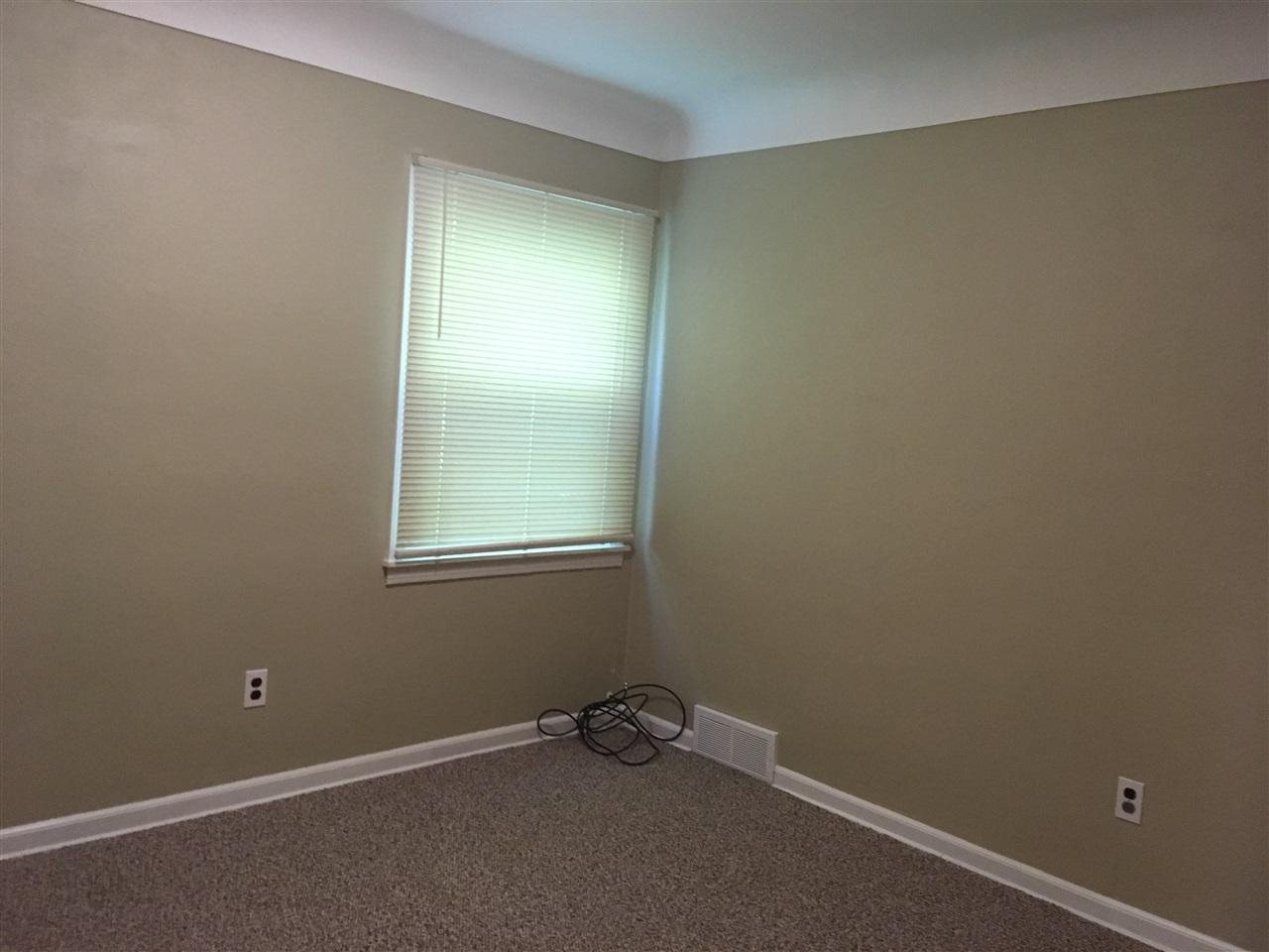 4318 Richfield Road Flint, MI 48506 - Photo 13 of 19 21473158-12.JPG