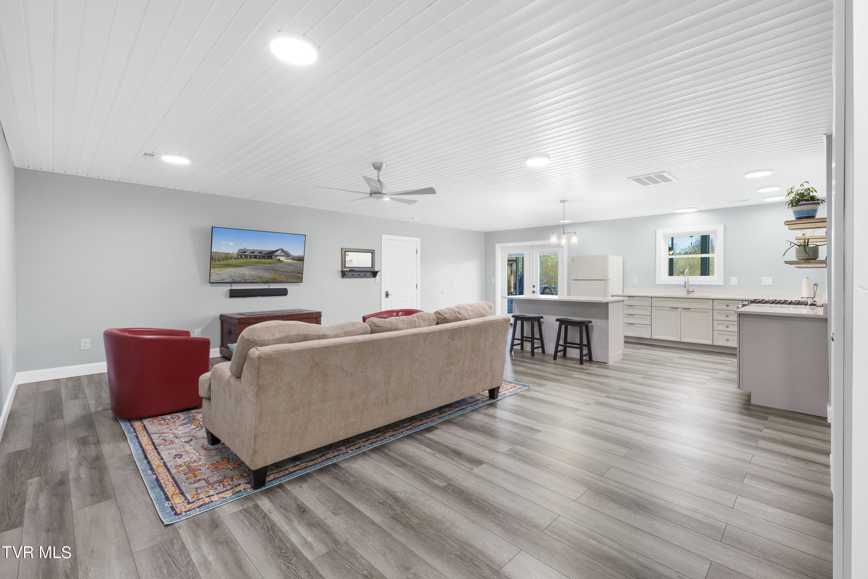 945 West Allens Bridge Road Greeneville, TN 37743 - Photo 23 of 53 23 (1)