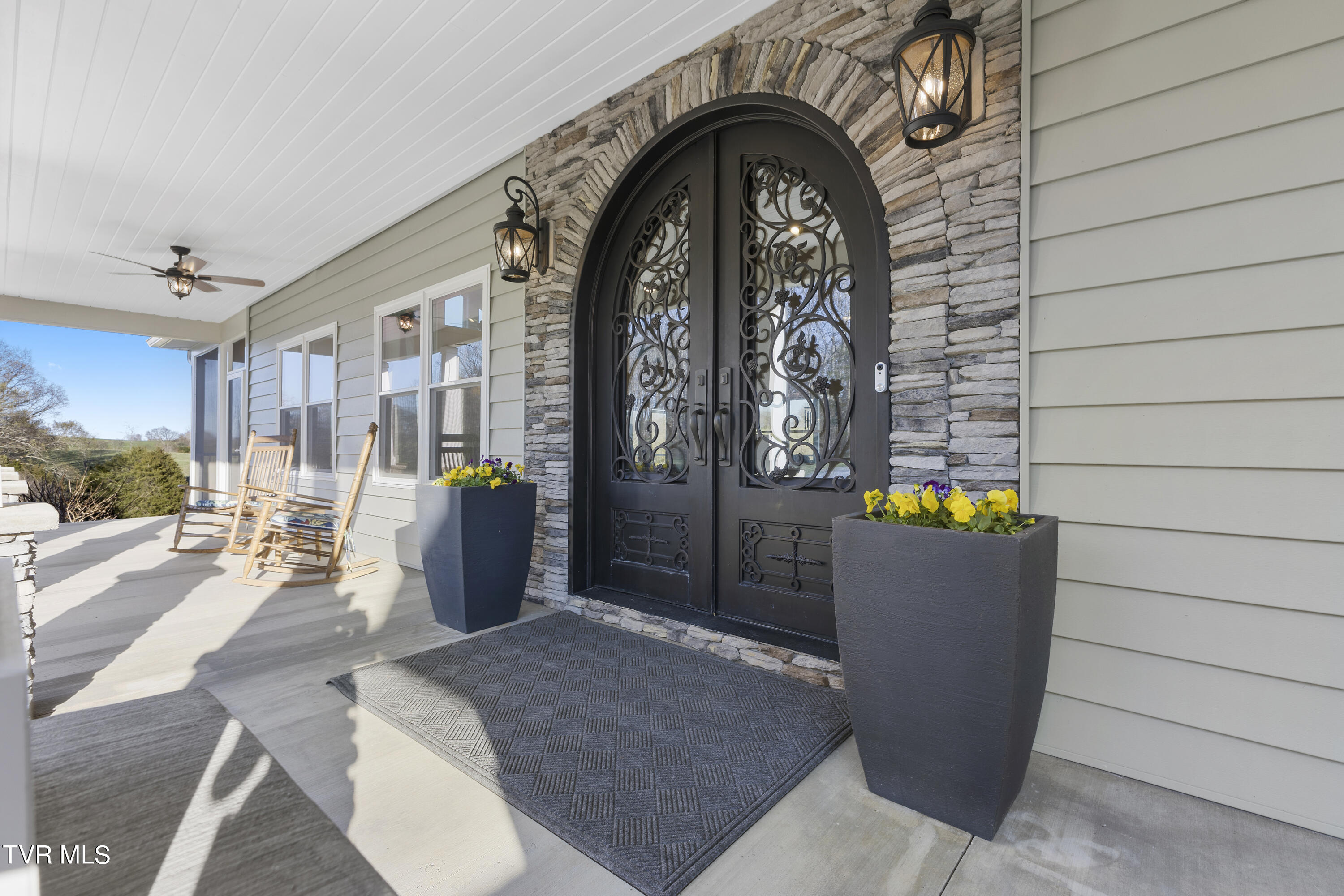 945 West Allens Bridge Road Greeneville, TN 37743 - Photo 4 of 53 4 (1)