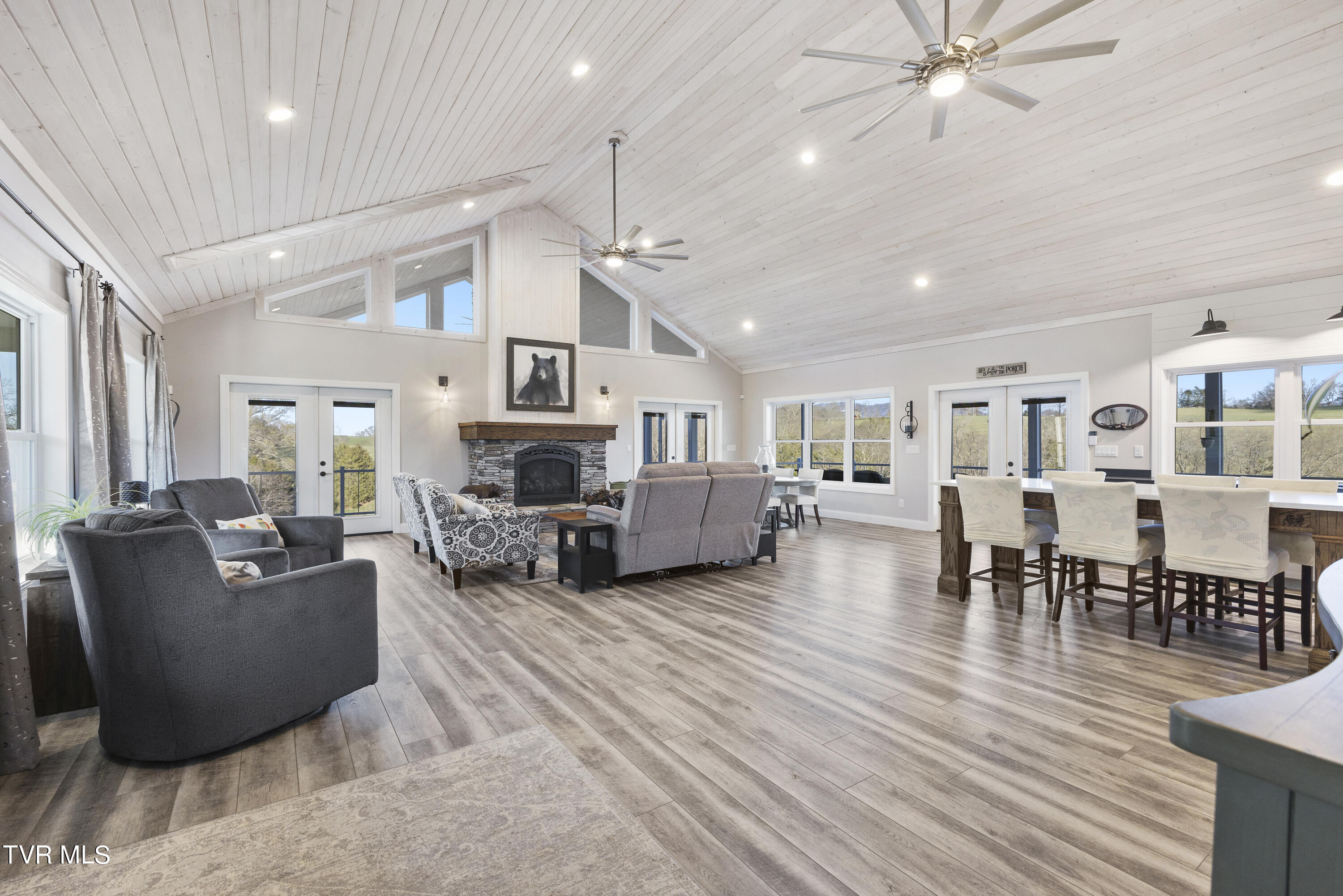 945 West Allens Bridge Road Greeneville, TN 37743 - Photo 5 of 53 5 (1)