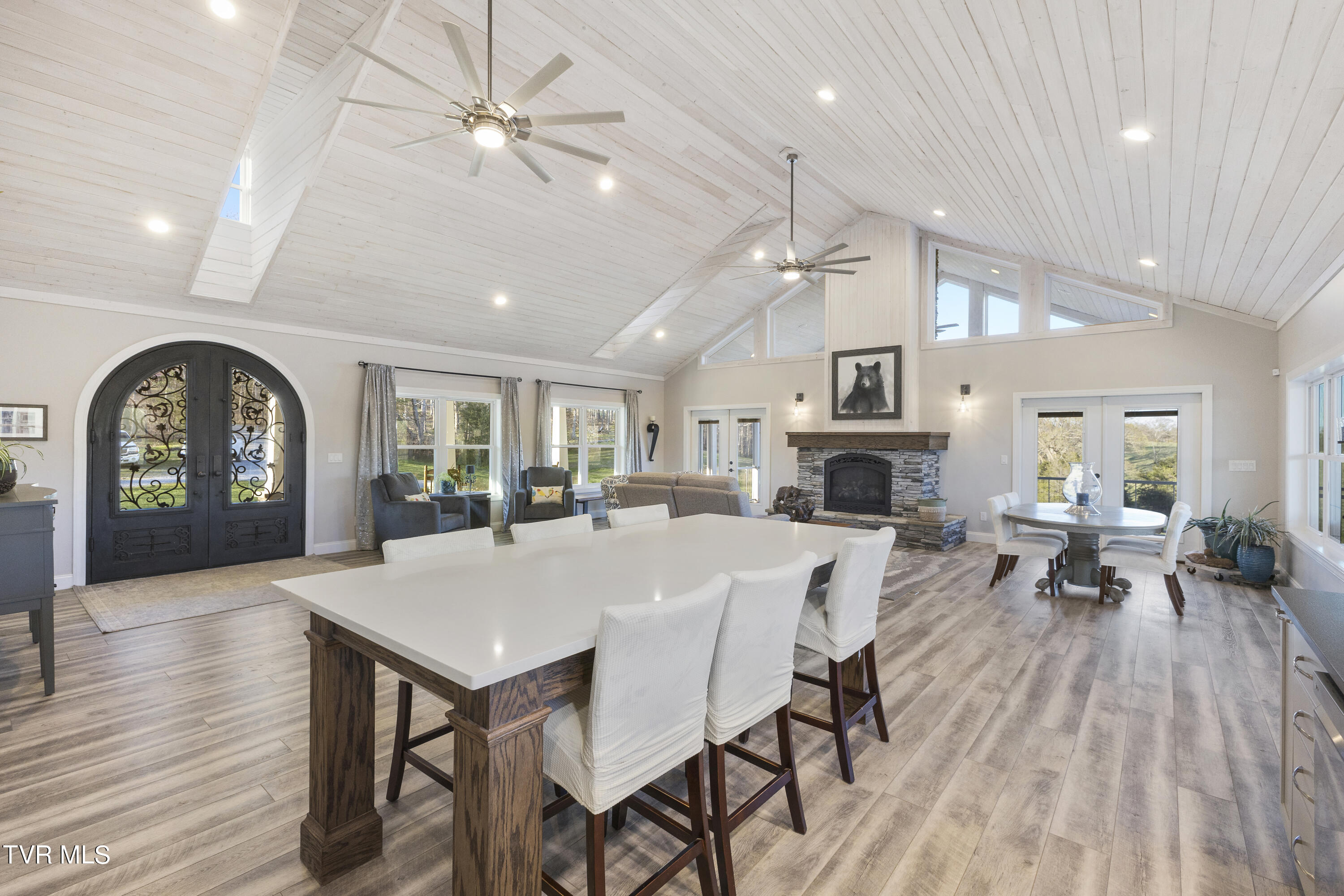 945 West Allens Bridge Road Greeneville, TN 37743 - Photo 7 of 53 7 (2)