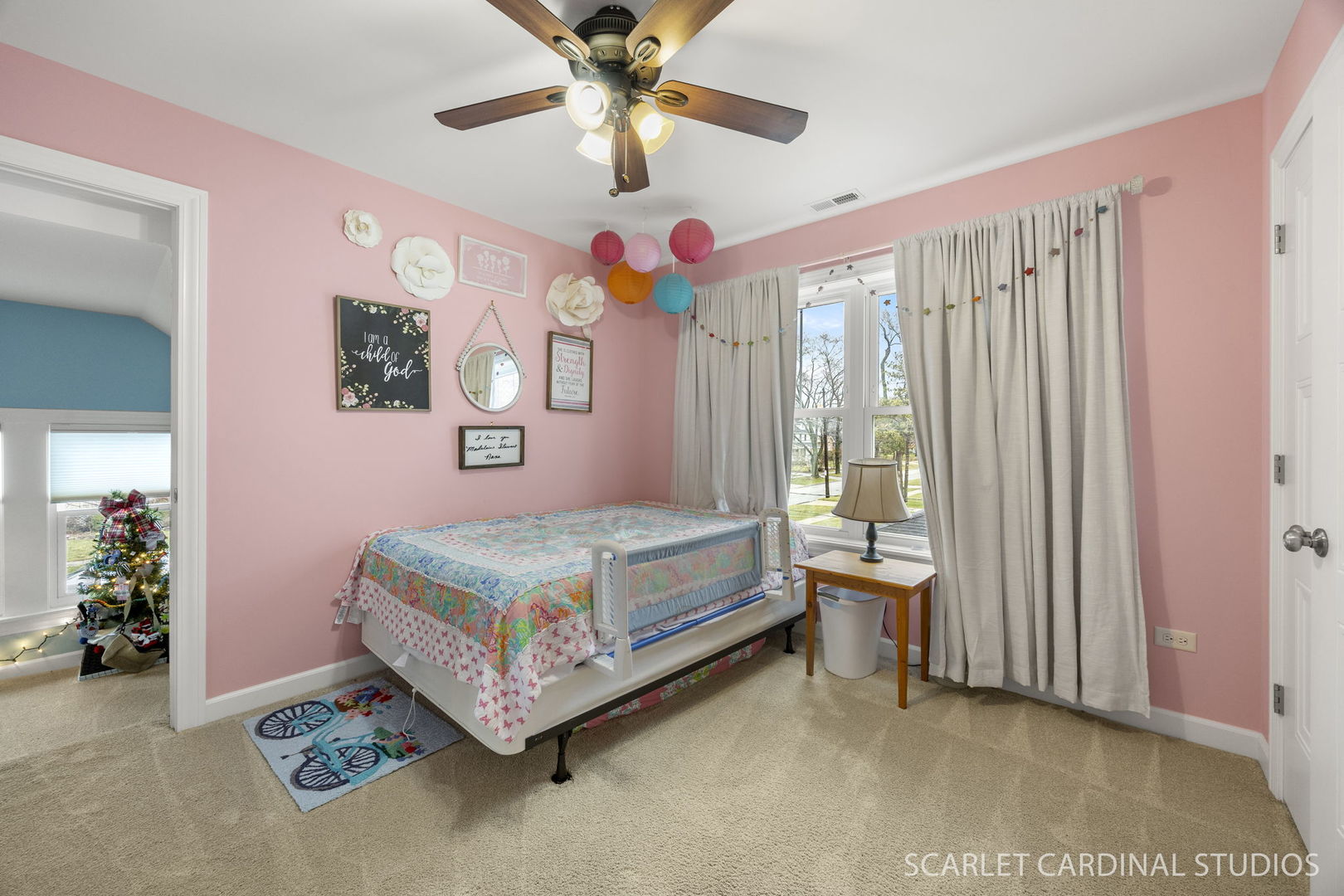 314 East Jefferson Avenue Wheaton, IL 60187 - Photo 28 of 41 a bedroom with a bed and a chandelier