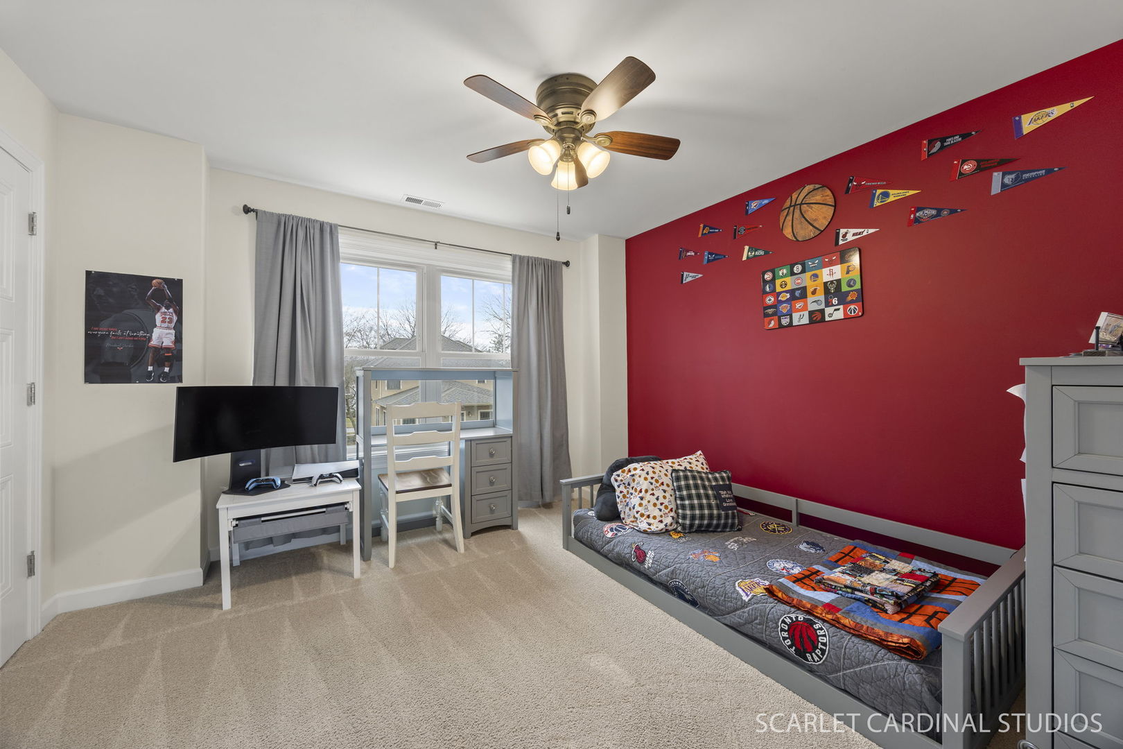 314 East Jefferson Avenue Wheaton, IL 60187 - Photo 29 of 41 a bedroom with furniture and a window