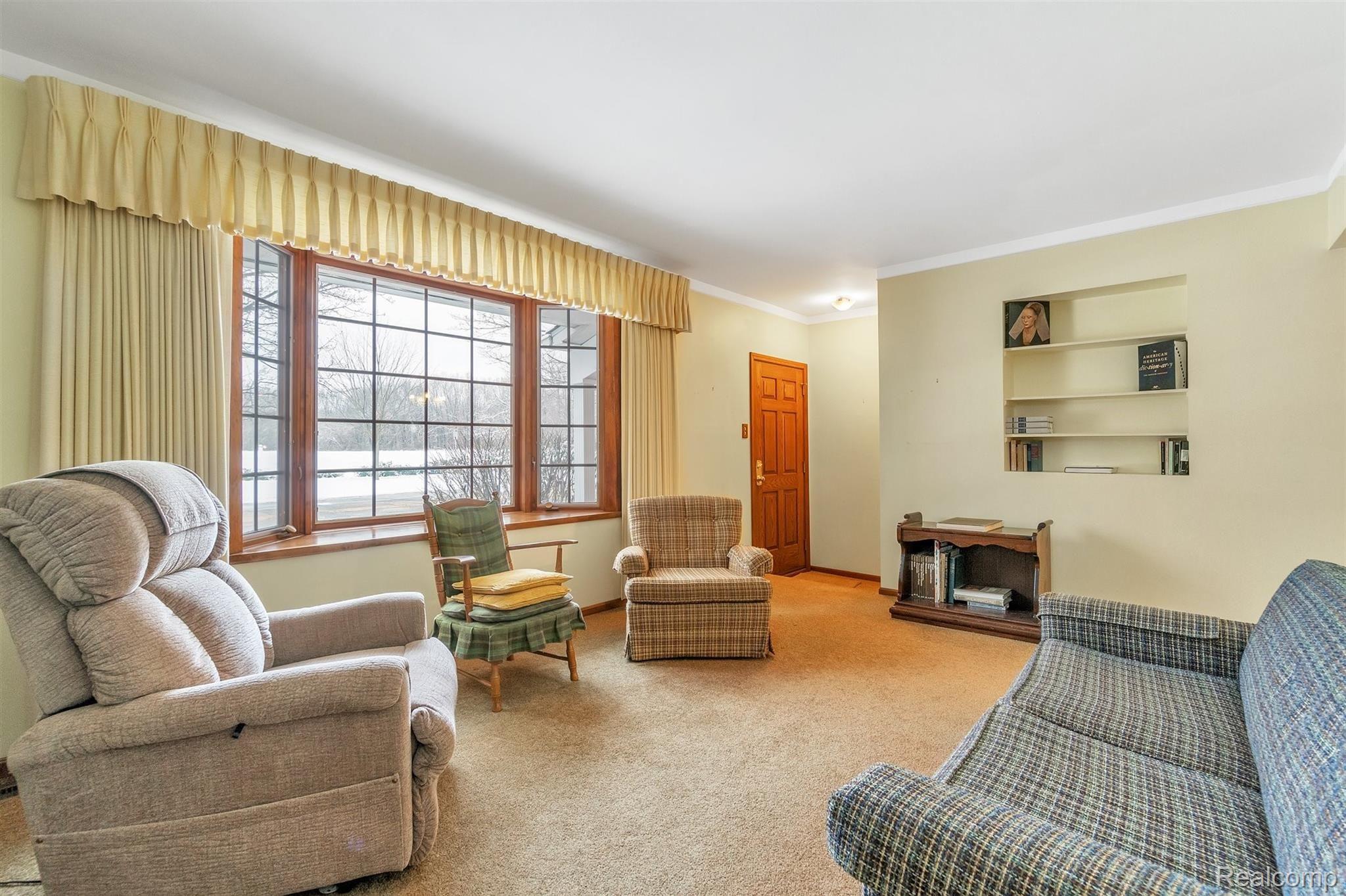 1216 State Road Fenton, MI 48430 - Photo 3 of 42 08-1216 State Rd-8.jpg