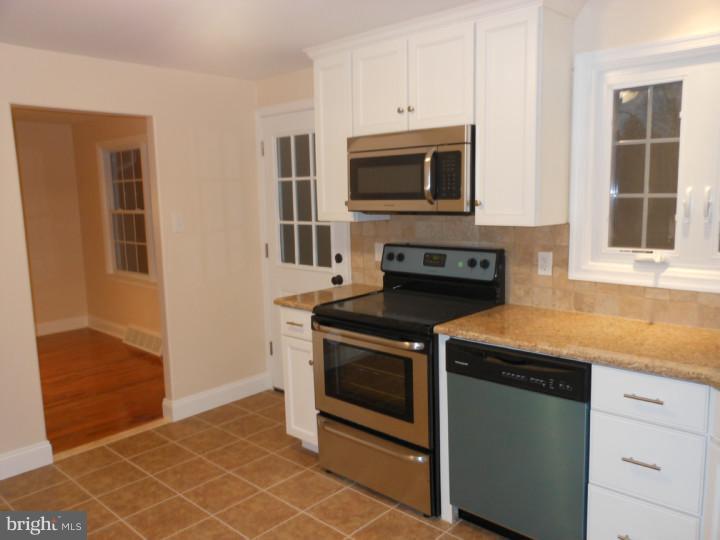 99 Sullivan Road Wayne, PA 19087 - Photo 8 of 16 Kitchen