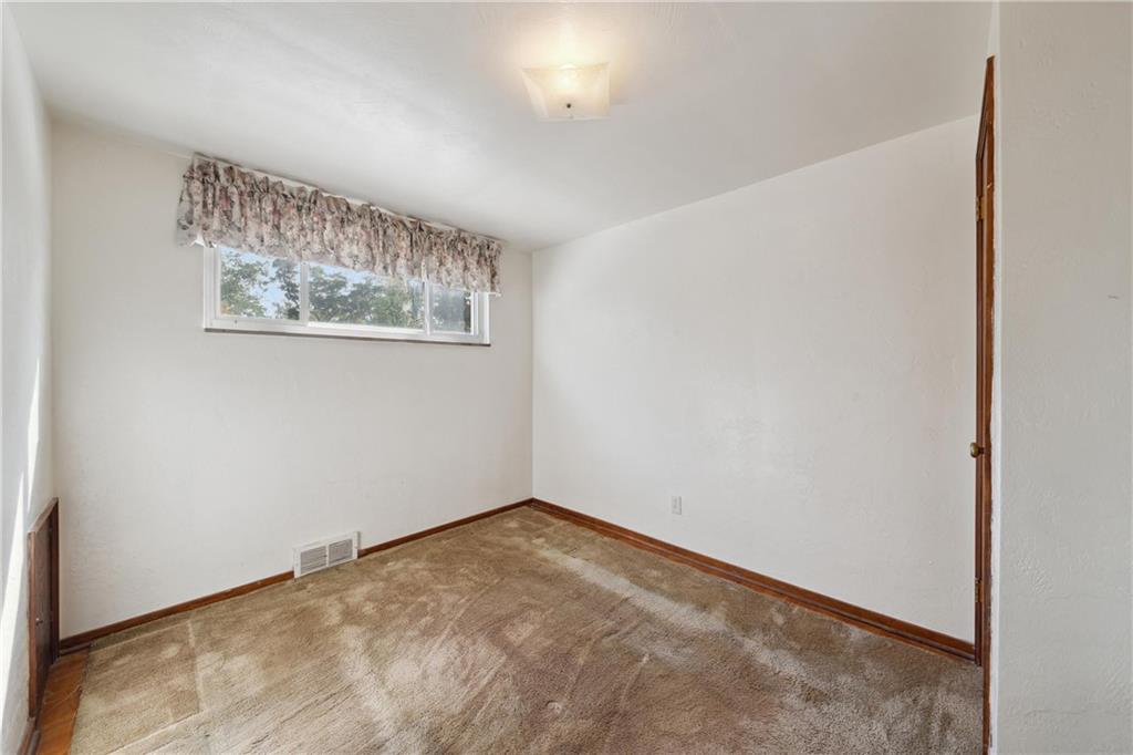 290 Wheeler Avenue McKees Rocks, PA 15136 - Photo 10 of 27 Gallery Image 10