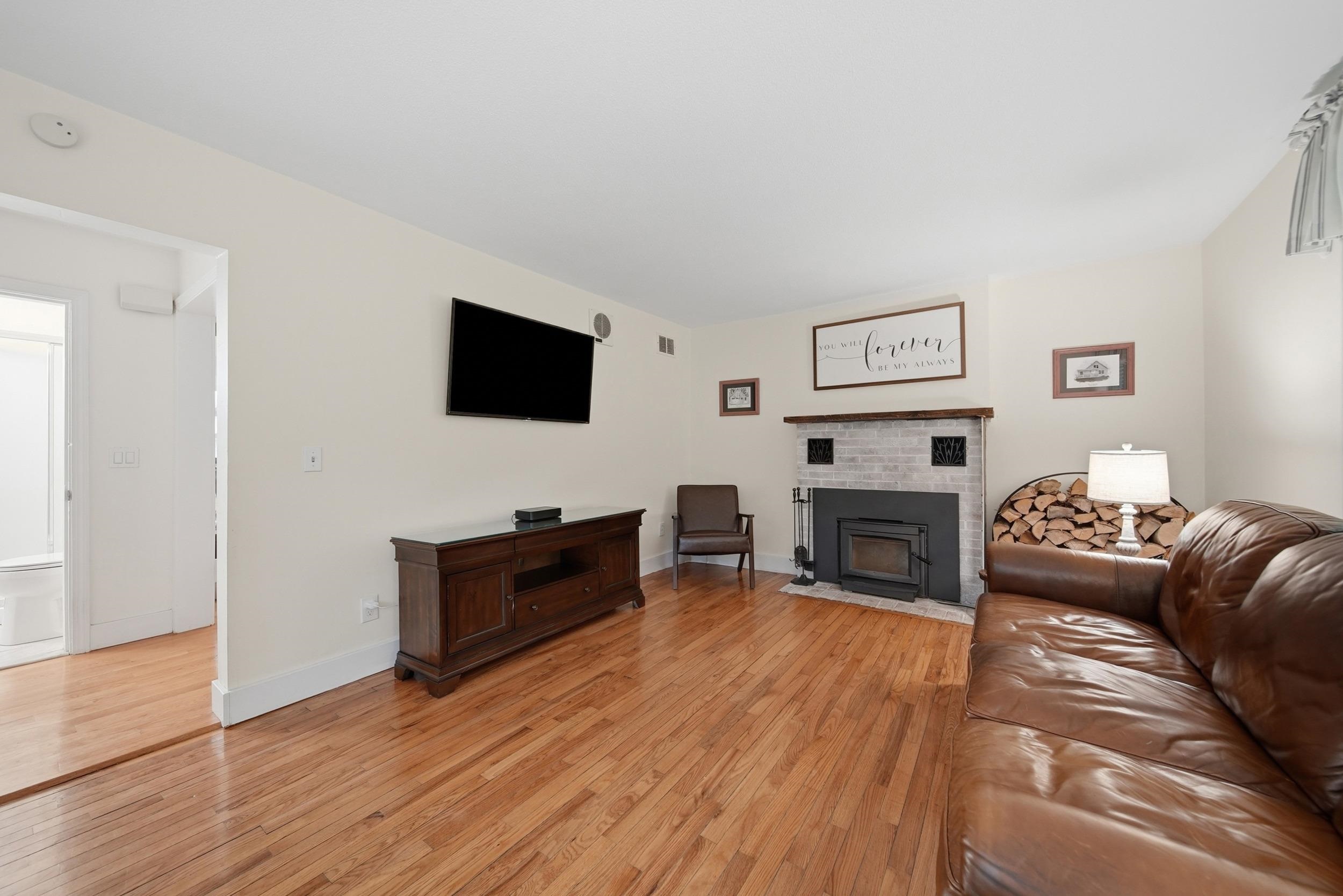 288 Island Pond Road Derry, NH 03038 - Photo 15 of 46