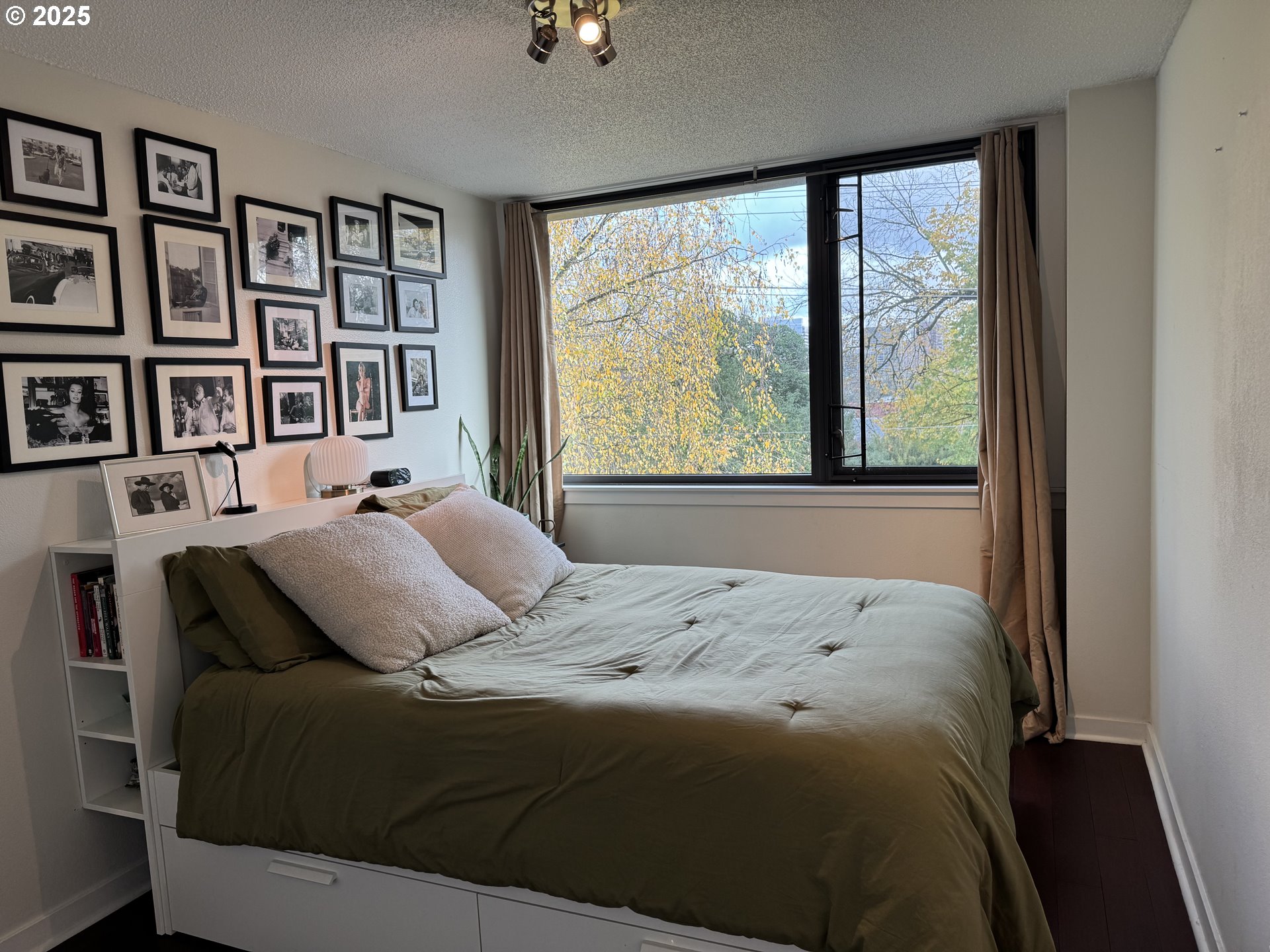 2020 Southwest Main Street, Unit 405 Portland, OR 97205 - Photo 26 of 35