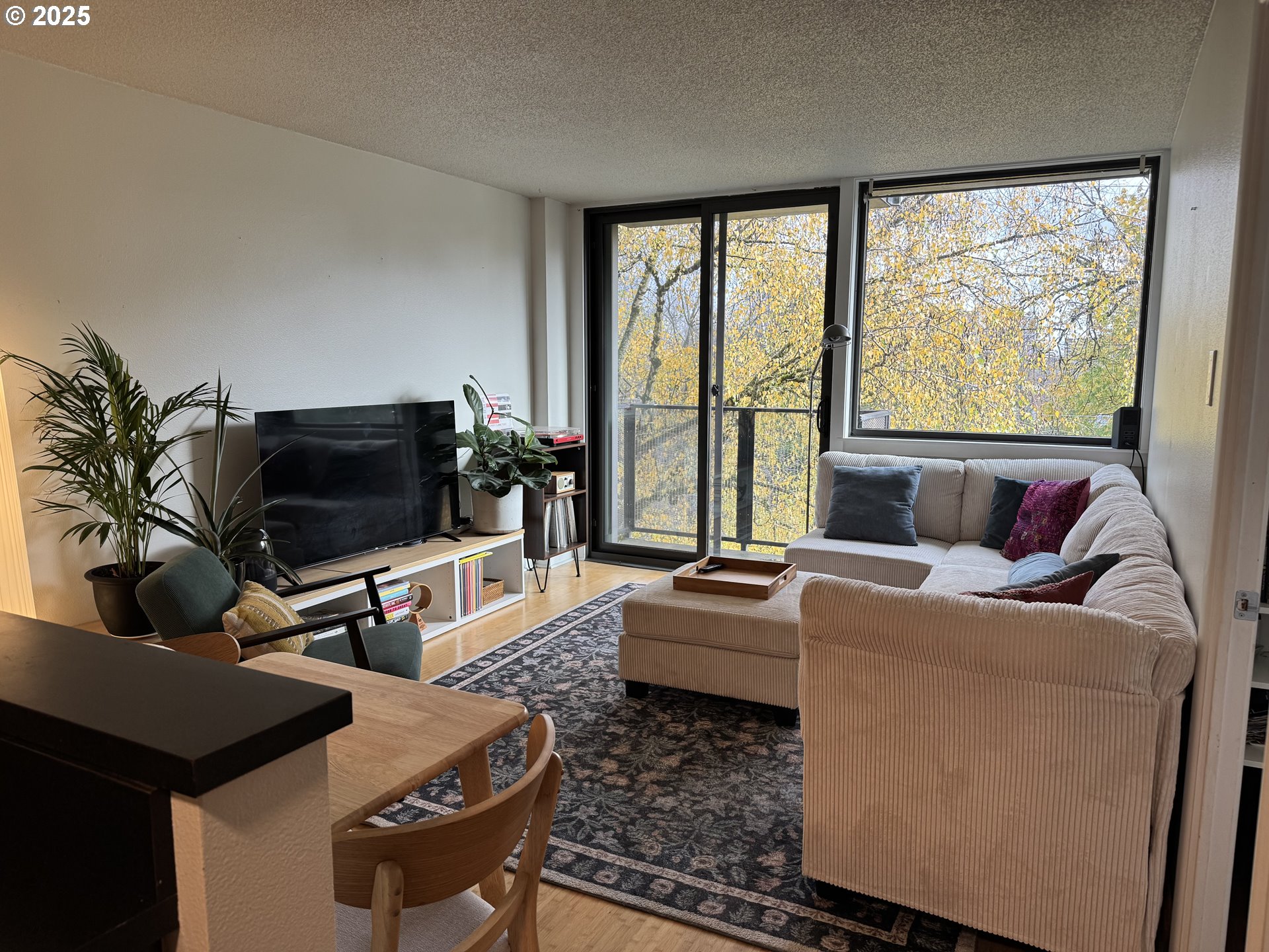 2020 Southwest Main Street, Unit 405 Portland, OR 97205 - Photo 28 of 35