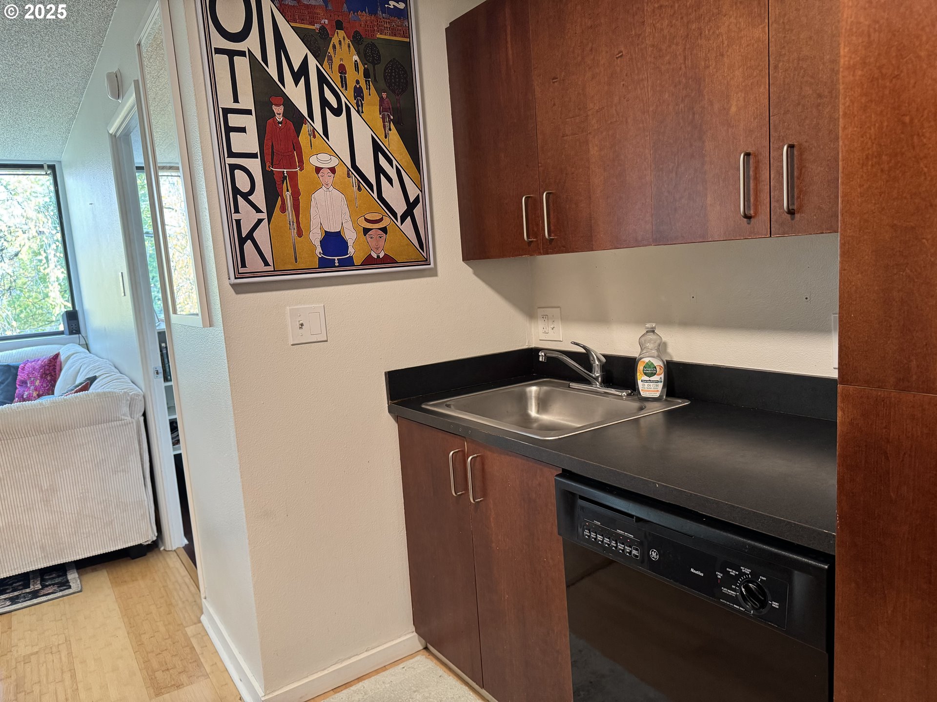 2020 Southwest Main Street, Unit 405 Portland, OR 97205 - Photo 33 of 35