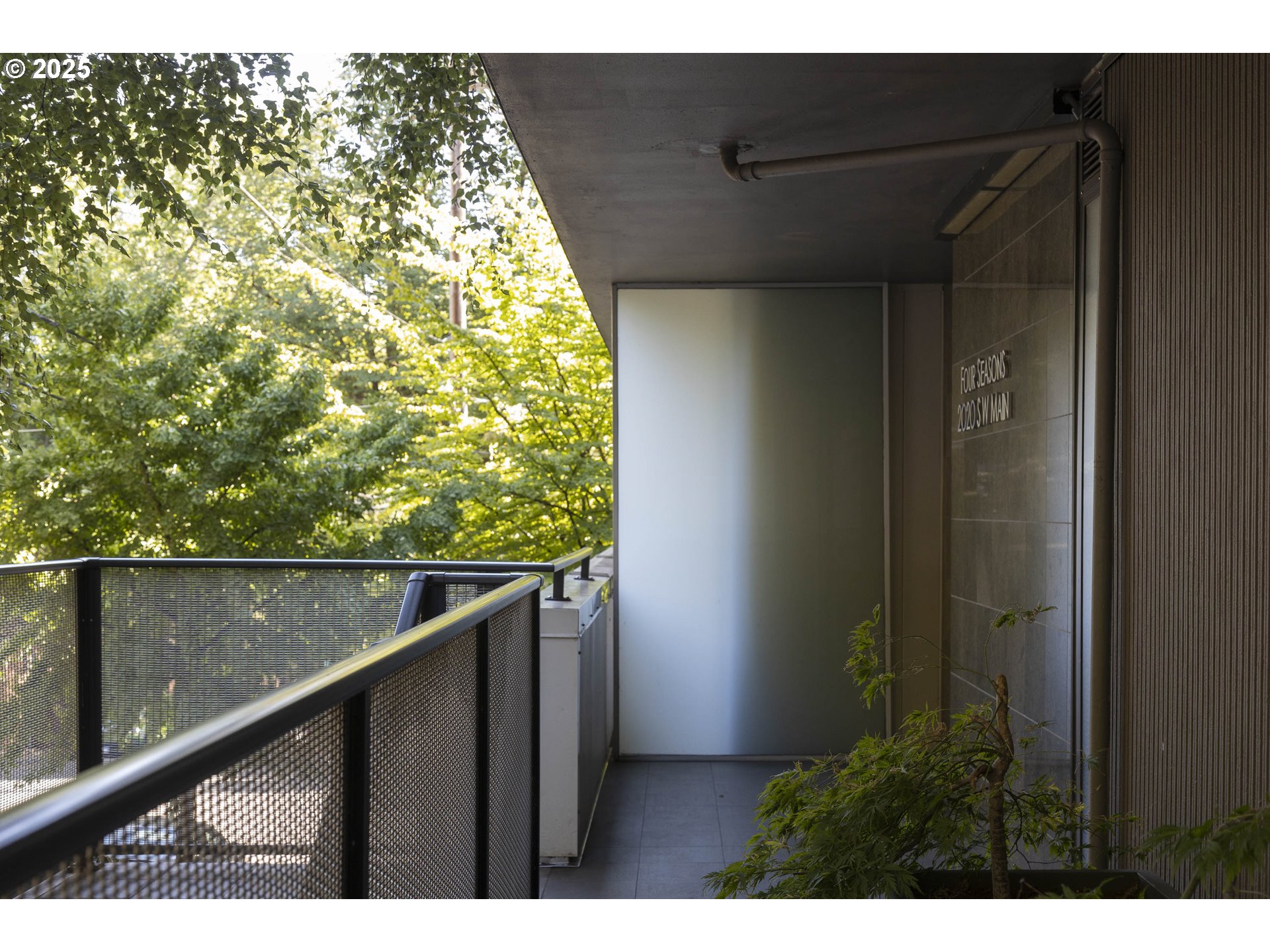 2020 Southwest Main Street, Unit 405 Portland, OR 97205 - Photo 8 of 35