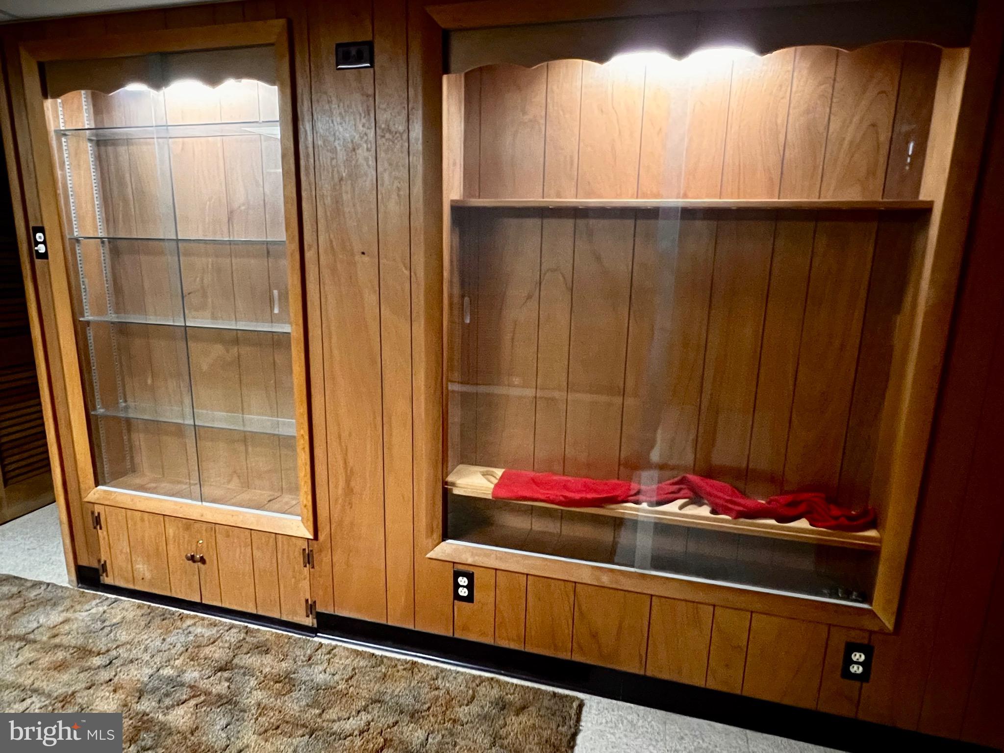 949 West Trindle Road Mechanicsburg, PA 17055 - Photo 33 of 41 Lighted Gun Case / Display case