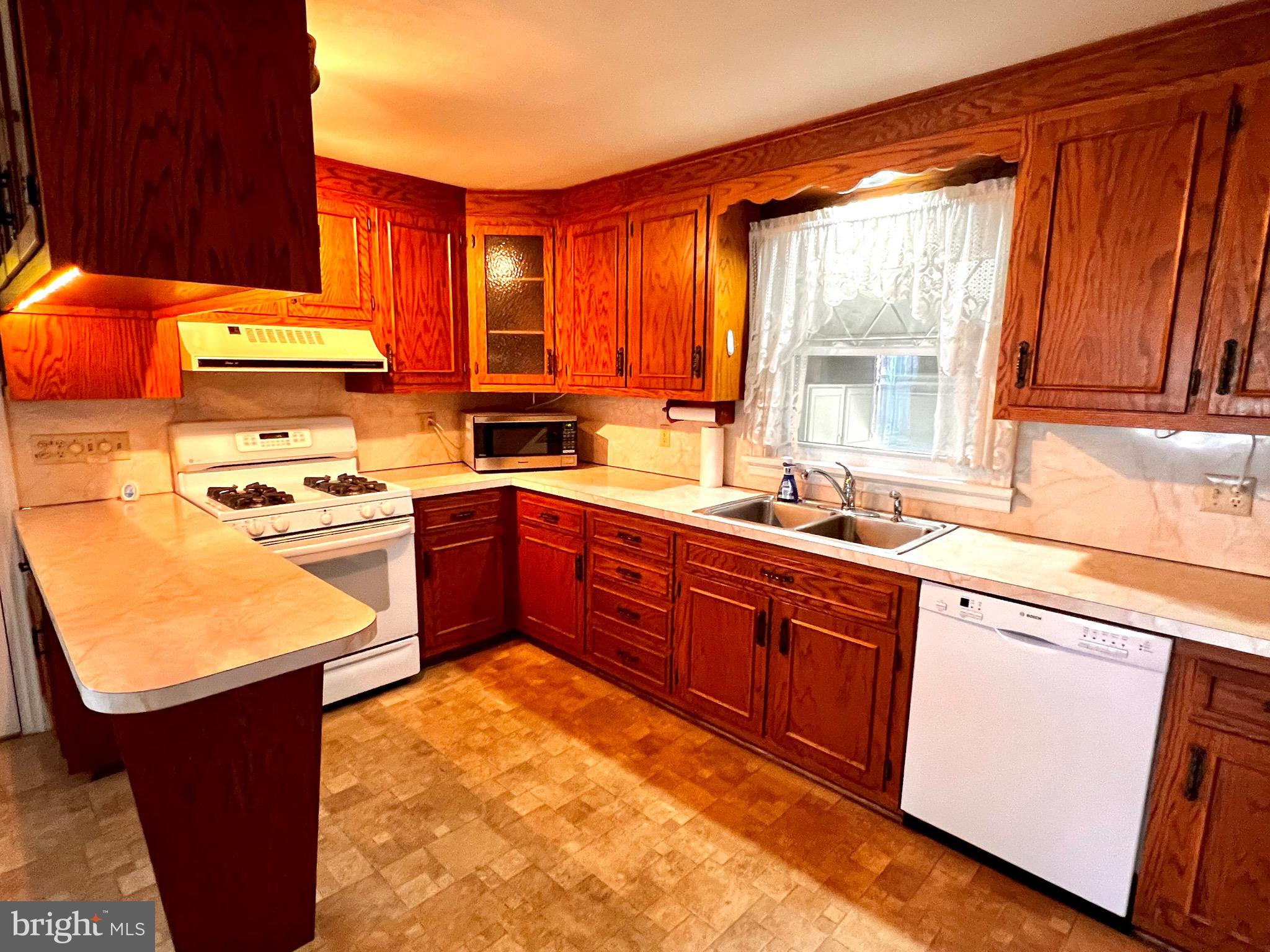 949 West Trindle Road Mechanicsburg, PA 17055 - Photo 5 of 41