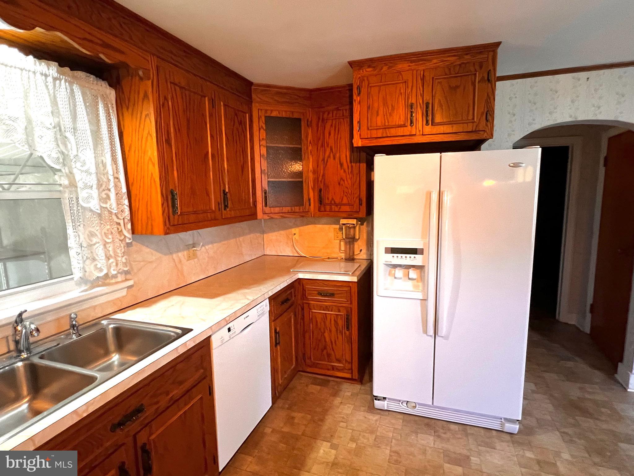 949 West Trindle Road Mechanicsburg, PA 17055 - Photo 7 of 41 All Appliances stay