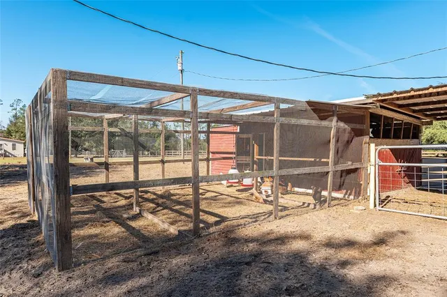 a view of yard with trees