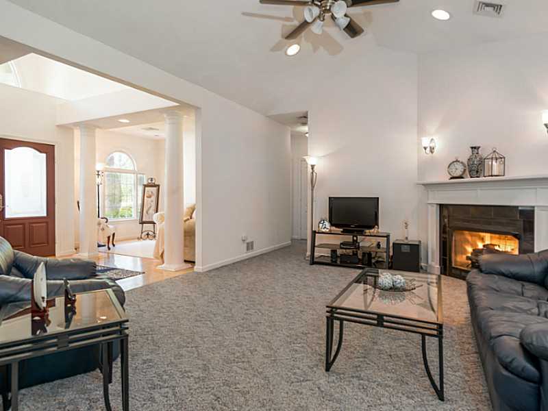 28 Mattity Road North Smithfield, RI 02896 - Photo 8 of 25 Den/Family/Great Room.