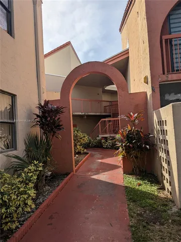 $2,450 | 10245 Northwest 9th St Circle, Unit 2109, Miami, FL 33172