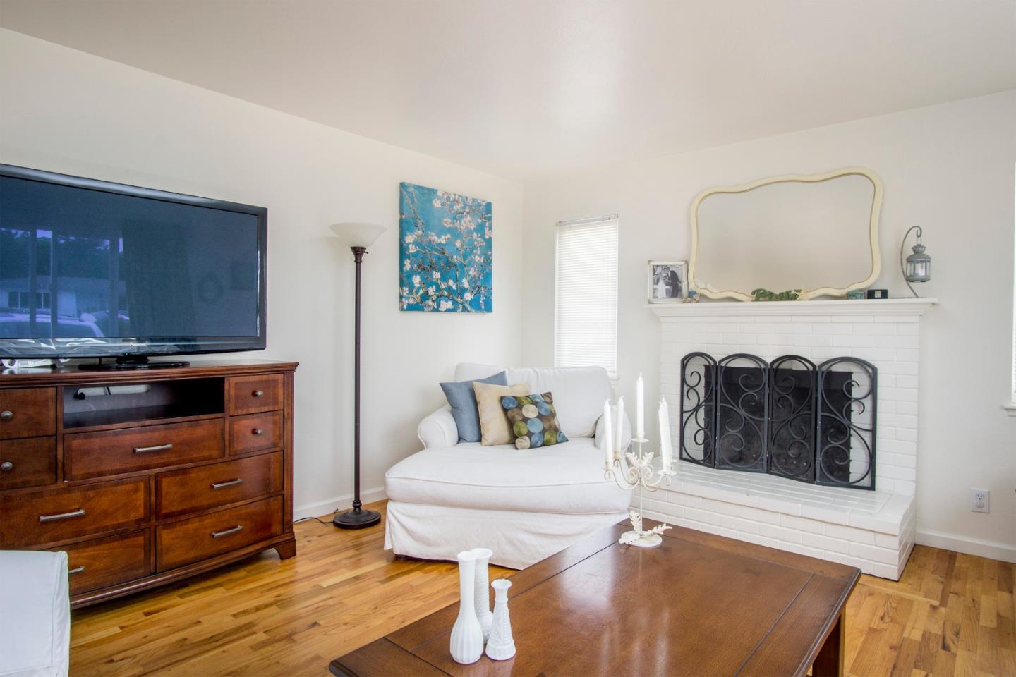 3204 Melanie Road Marina, CA 93933 - Photo 5 of 19 Gallery Image 5
