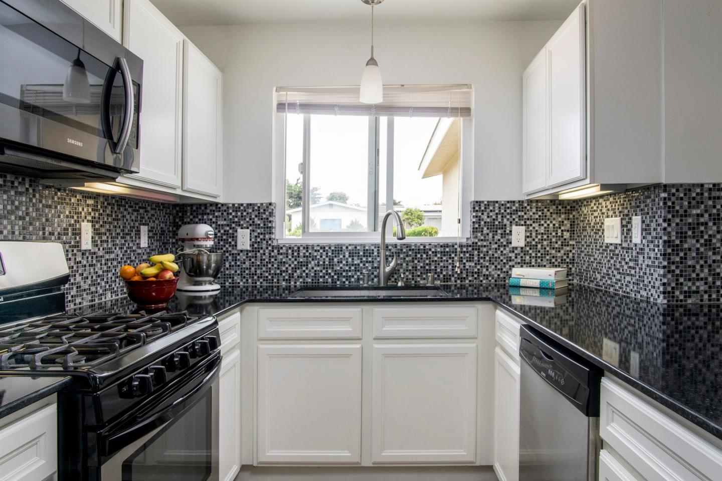 3204 Melanie Road Marina, CA 93933 - Photo 9 of 19 Gallery Image 9