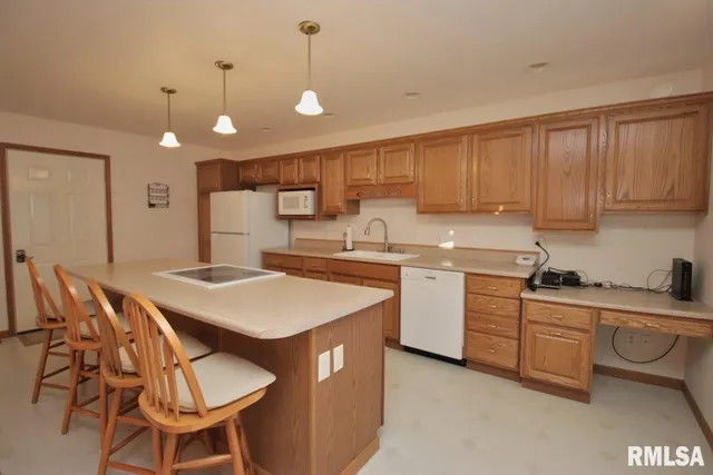 $225,000 | 1424 Fairview Court, Pekin, IL 61554