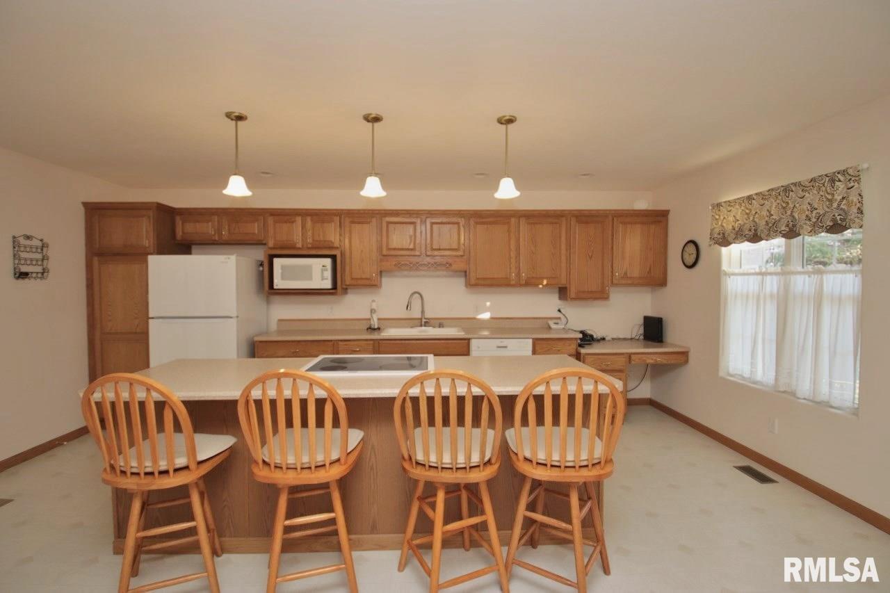 1424 Fairview Court Pekin, IL 61554 - Photo 12 of 56